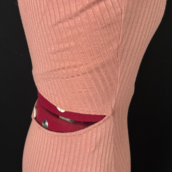 Elegant Pink Ribbed Dress w Back Cut-Out - Picture 3 of 5